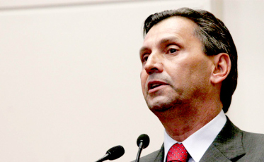 “O processo está sendo conduzido de forma equivocada”