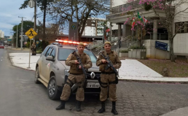 Presidiário é escoltado até a Justiça Federal em Criciúma