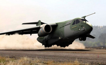 Boeing desiste de parceria com a Embraer