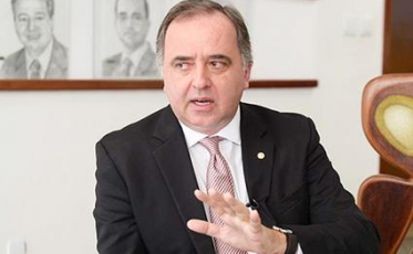 Kennedy sobre Douglas: 