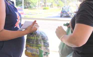Entrega dos kits de alimentação escolar continua em Criciúma