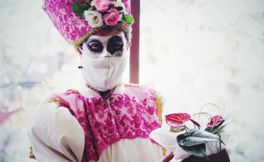 Shopping Della recebe a primavera surpreendendo clientes