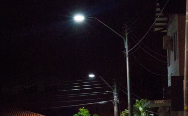Revitalização de praça é inaugurada com lâmpadas de LED