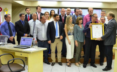 Ex-chefe do Cartório Eleitoral recebe homenagem na Câmara