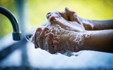 Estado orienta imigrantes sobre como se proteger da Covid-19