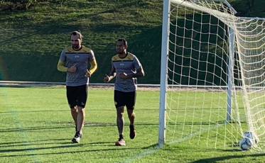 Léo Gamalho e Vinícius não participam de treino com bola
