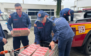 Bombeiros arrecadam mais de 400 litros de leite para o Asilo São Vicente