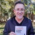 Empresário criciumense lança livro sobre desacelerar em meio à correria da vida contemporânea