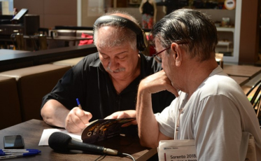 “Adquirir esse livro é como fazer um gol em uma Copa do Mundo” (ÁUDIO)