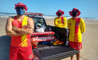 Operação dos guarda-vidas começa com coleta de lixo no Rincão