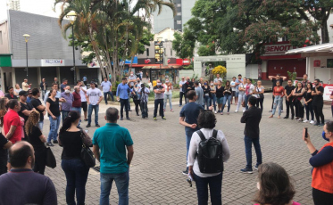 Reunidos no Centro, lojistas pressionam pela reabertura do comércio (VÍDEO)