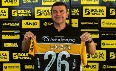 Umberto Louzer é apresentado e projeta reação do Criciúma