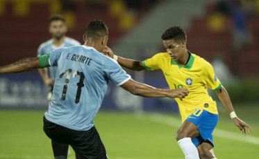 Pré-olímpico: Brasil volta a vacilar no quadrangular final
