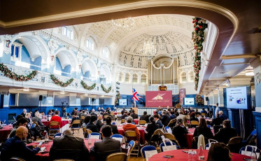 Luciane Ceretta recebe prêmio em Oxford