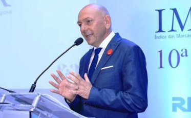 Luciano Hang faz discurso político, mas não anuncia candidatura