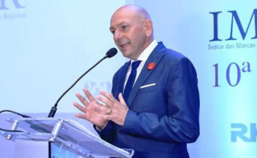 “Pessoas que nunca trabalharam na vida foram para a política e quebraram o nosso país”, afirma Luciano Hang