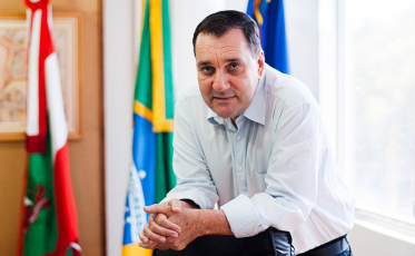 Livro trata de prisão e morte de ex-reitor da UFSC