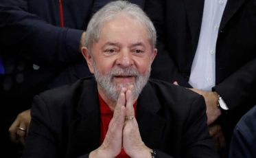 Menos de uma hora após decisão de Mello, defesa pede liberdade a Lula