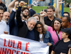 Lula deixa a prisão e discursa em Curitiba