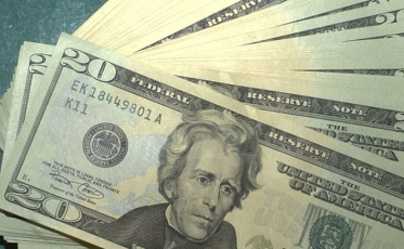 Queda de juros faz com que dólar dispare em relação ao real