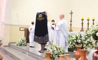 Novo manto da padroeira é abençoado em Araranguá