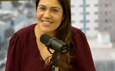 Manuela Beloli: ''É exaustivo manter contato em um relacionamento à distância''