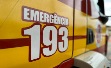 Colisão entre carro e moto deixa mulher ferida em Araranguá