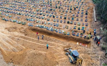 O drama das mortes que triplicam e das valas coletivas