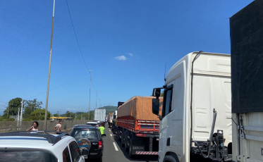 Pista desbloqueada na BR-101 em Sombrio (FOTOS E VÍDEO)