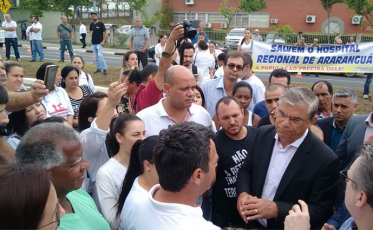 Funcionários do HRA realizam manifestação na inauguração da Via Rápida