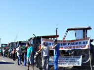 Manifestação próxima ao Posto Napoli, em Jaguaruna