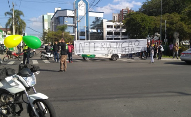 Em Criciúma, manifestantes pedem intervenção militar (ATUALIZADA)
