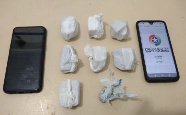 Por tráfico de drogas, dois são flagrados pela PM