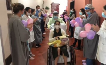 Mãe com Covid-19 e recém-nascido recebem alta (VÍDEO)