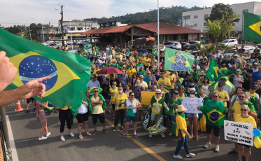 Bolsonaristas atendem chamado e vão às ruas em Criciúma (VÍDEO)