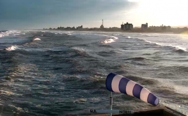 Mar agitado no Rincão. Frio segue, pouca chuva também
