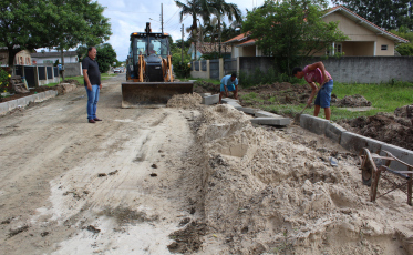 Ruas em Maracajá recebem pavimentações