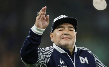 Futebol de luto: Diego Maradona morre aos 60 anos