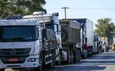'Vamos parar o Brasil inteiro': caminhoneiros pressionam e ameaçam paralisação nacional