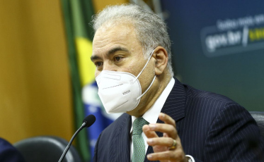 “Quem decide é o secretário”, diz ministro sobre uso do kit covid