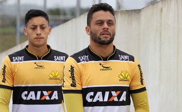 Criciúma apresenta Gabriel e Marcinho Júnior