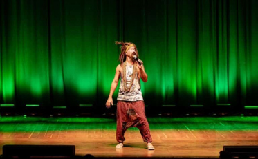 Marco Luque apresenta show em Criciúma neste domingo no Teatro Elias Angeloni