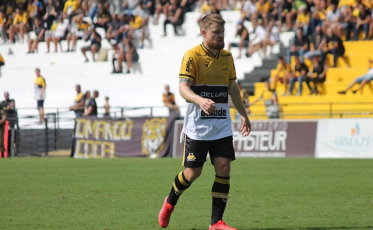 Após cumprir suspensão, Serrato volta contra o Grêmio