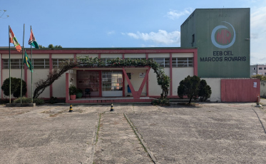 (Vídeos) Atualizado: Eleições 2024: candidato a prefeito é retirado da escola Marcos Rovaris