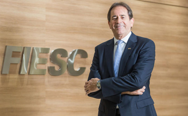 Mario Cesar Aguiar assume presidência da Fiesc