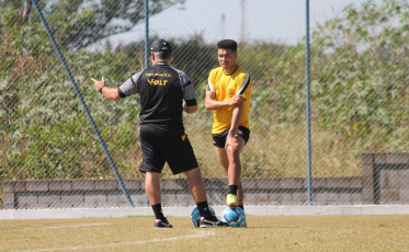 Marquinhos Gabriel não treina e é dúvida contra o Atlético-GO