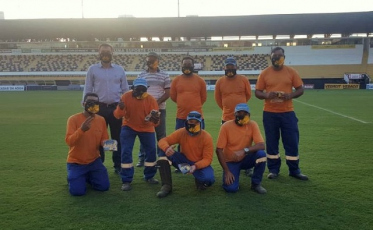Máscaras são entregues aos garis de Criciúma