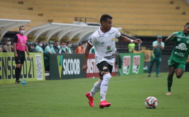 Homem de confiança, Mateus Anderson é cobrado e assegurado como titular