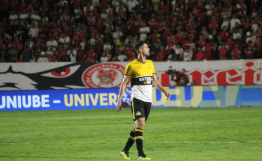 “O Criciúma conseguiu montar um elenco de alta qualidade”, diz o zagueiro Matheus Mancini