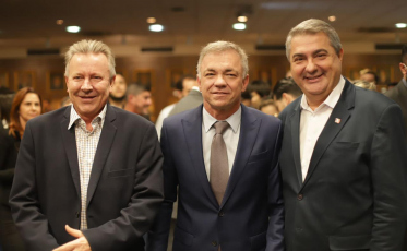 Antídio, Maldaner e Moreira prestigiam ato de renúncia de Gean